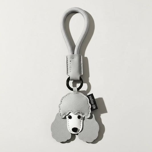 Porte-clés chien en cuir gris représentant un caniche avec boucle ronde noire par Oscar et Plume
