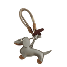 Porte-clés original teckel en cuir gris avec détails marron et anneau en corde par Oscar et Plume