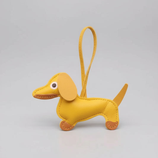 Porte-clés teckel cuir jaune avec des détails en cuir marron pour les amoureux des chiens