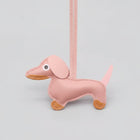 Porte-clés teckel cuir rose avec détails en simili cuir pour les amoureux des chiens