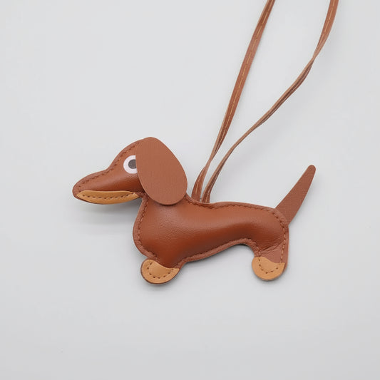 Porte-clés teckel cuir en forme de chien marron avec une finition soignée pour les amoureux des animaux