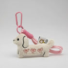 Porte clés teckel peluche avec un design mignon et un mousqueton rose pour accessoires tendance