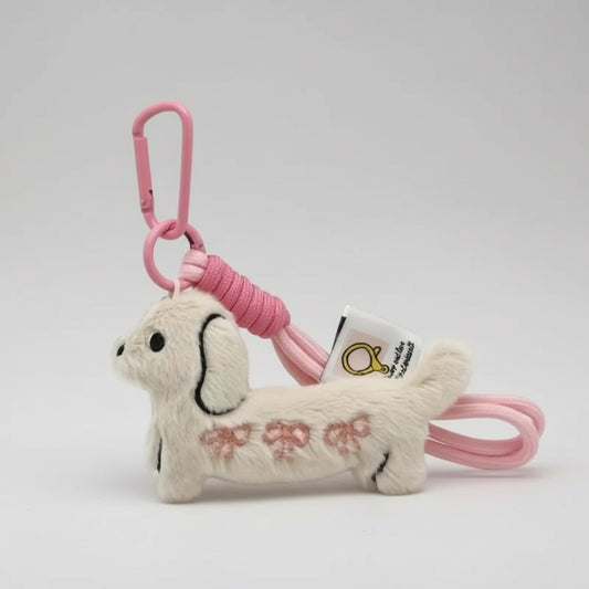 Porte clés teckel peluche avec un design mignon et un mousqueton rose pour accessoires tendance