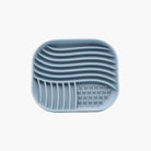 Gamelle anti-glouton silicone bleue avec compartiments texturés pour ralentir la nourriture