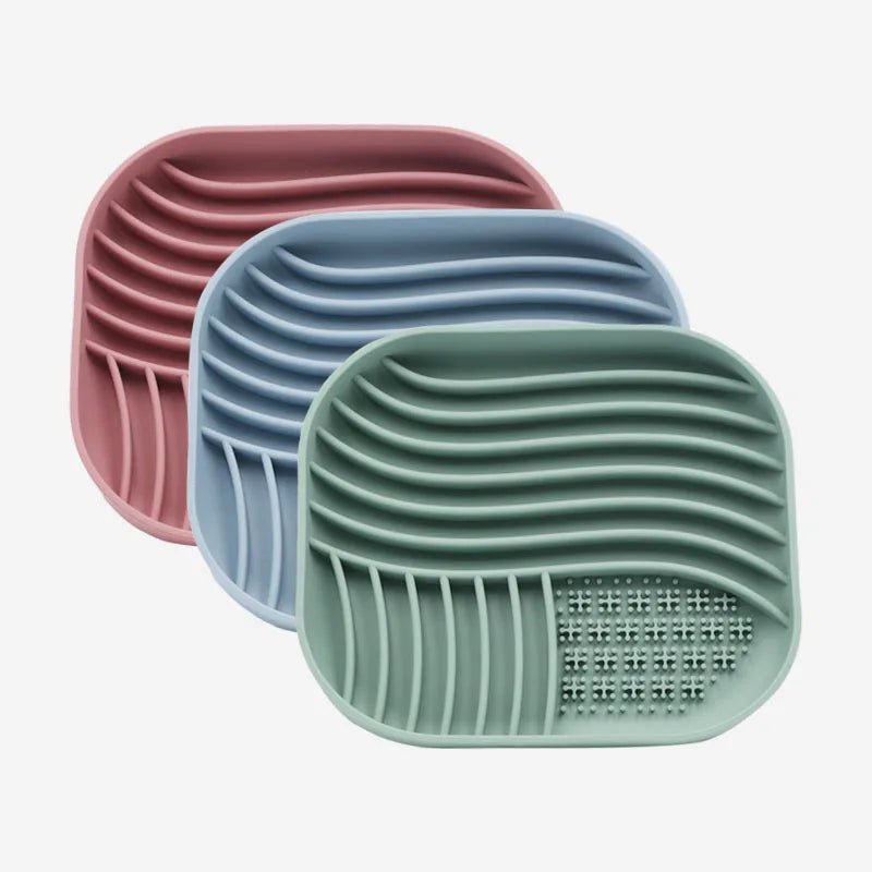 Trois gamelles anti-glouton silicone Oscar et Plume en rose, bleu et vert pour ralentir la prise de nourriture