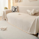 Housse de canapé beige douce offrant une protection canapé chat et chien avec un design élégant et confortable