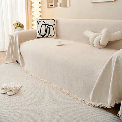 Housse de canapé beige douce offrant une protection canapé chat et chien avec un design élégant et confortable