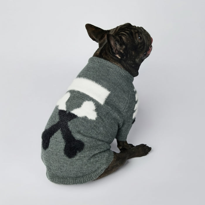 Pull chaud pour chien gris avec motif d'os pour un confort stylé en hiver