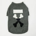 Pull chaud pour chien en gris avec motif de côtes croisées en blanc et noir