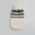 Charger l'image dans la visionneuse de la galerie, Pull col roulé pour chien en tricot beige avec motif en losange et rayures
