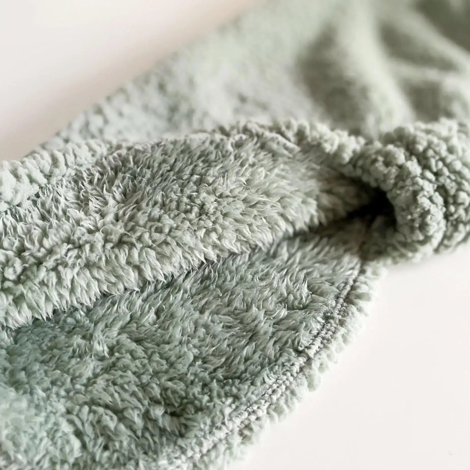 Tissu doux et confortable d'un pull polaire pour lévrier en couleur verte