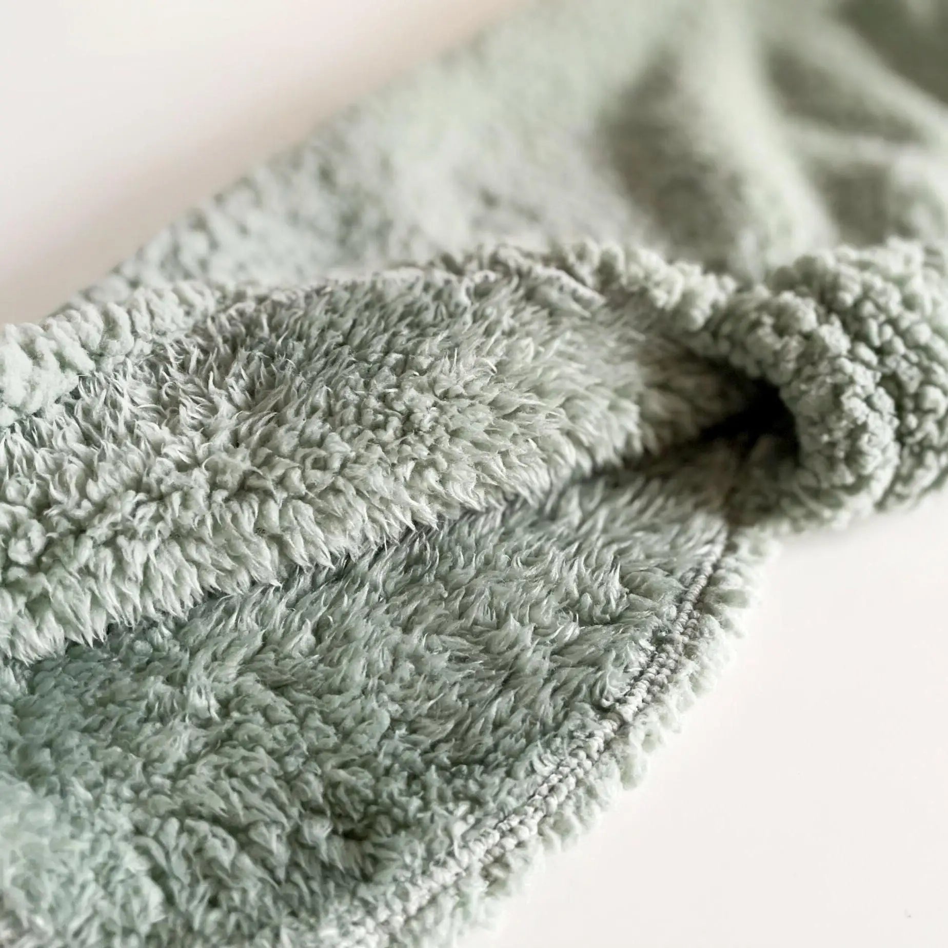 Tissu doux et confortable d'un pull polaire pour lévrier en couleur verte