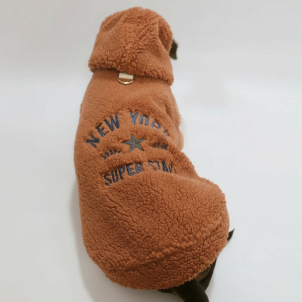 Pull polaire pour teckel en brun avec capuche et broderie New York Superstar
