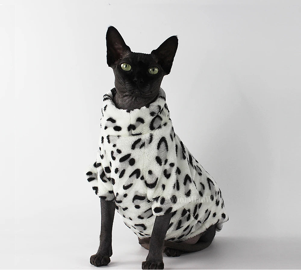 Pull pour chat confortable en peluche avec motif tacheté noir et blanc pour un look élégant