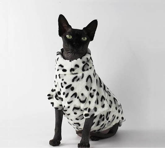 Pull pour chat confortable en peluche avec motif tacheté noir et blanc pour un look élégant