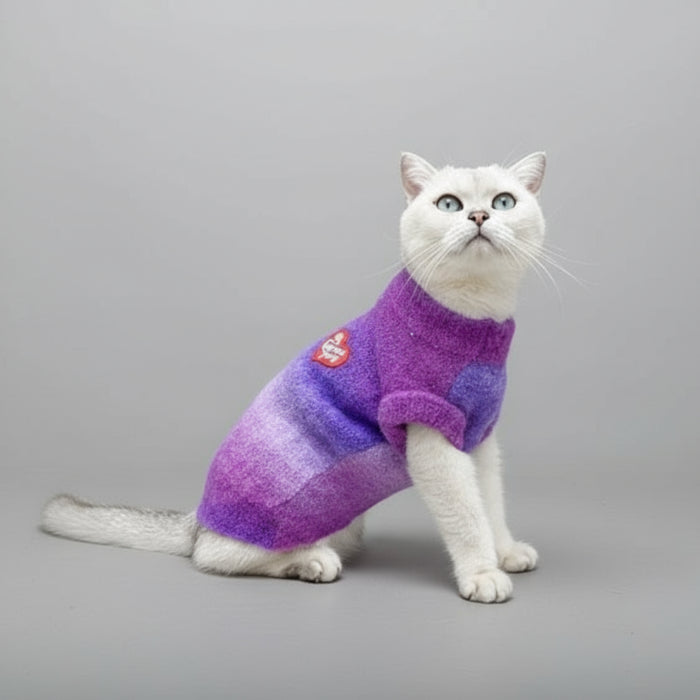 Pull pour chat en violet dégradé avec logo rouge, idéal pour les animaux à la mode