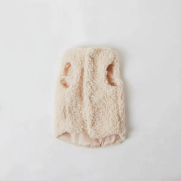 Pull pour teckel doux en fausse fourrure couleur beige avec boutons pour un style élégant