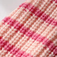 Charger l'image dans la visionneuse de la galerie, Pull tricoté pour chien en rose et pêche avec motif rayé doux et confortable
