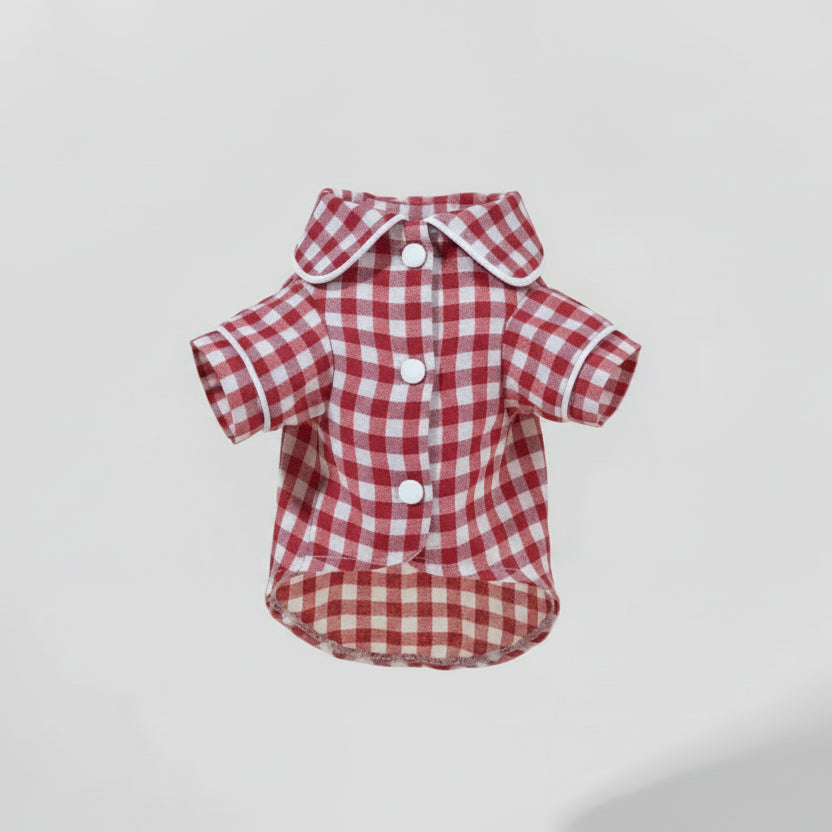 Pyjama pour chien teckel à carreaux rouges avec col et nœud papillon élégant