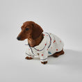 Load image into Gallery viewer, Pyjama pour teckel blanc avec motifs cerises et col classique pour chiens confortables
