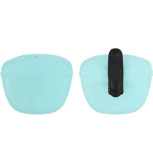 Sac à friandises chien bleu clair avec clip noir pour fixation pratique aux ceintures