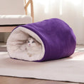 Load image into Gallery viewer, Sac de couchage pour chat façon polaire Oscar et Plume Violet / 32x40cm
