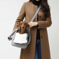 Charger l'image dans la visionneuse de la galerie, Sac de transport chaud pour petit chien avec doublure douce et bandoulière pratique
