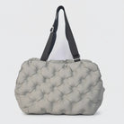 Sac de transport pour petit chien en tissu matelassé gris avec bandoulière réglable pour le confort