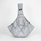 Sac de transport pour petit chien en gris avec un design rembourré et confortable.