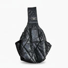 Sac de transport pour petit chien noir avec design en cuir matelassé par Oscar et Plume