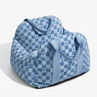 Sac de voyage petit chien bleu à carreaux avec cœurs et anses, confortable pour animaux