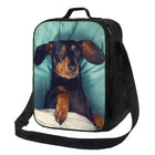 Sac isotherme design chien avec impression de chien noir et marron, bandoulière réglable par Oscar et Plume