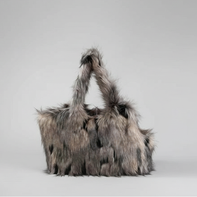 Sac pour petit chien fausse fourrure de la marque Oscar et Plume, élégant et doux au toucher