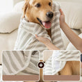 Load image into Gallery viewer, Serviette de bain absorbante pour chien - Oscar et Plume
