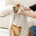 Load image into Gallery viewer, Serviette de bain absorbante pour chien - Oscar et Plume
