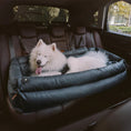 Charger l'image dans la visionneuse de la galerie, Siège de voiture grande largeur pour chien - Oscar et Plume
