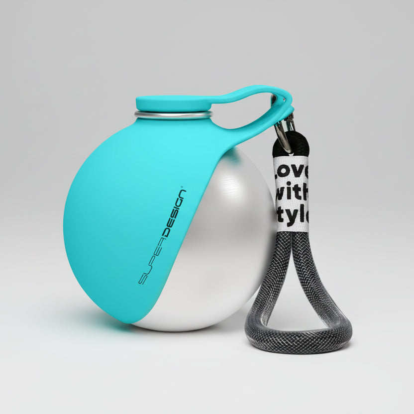 Gourde de voyage pour chien en inox avec couvercle bleu et poignée pratique