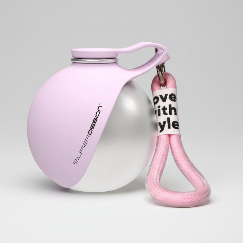 Gourde de voyage pour chien en aluminium rose avec une anse pratique pour les promenades