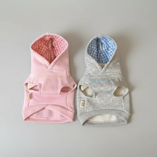 Sweat à capuche pour petit chien de couleur rose et gris avec un design doux et confortable