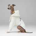 Carica l'immagine nel visualizzatore della galleria, Sweat capuche pour whippet en blanc, confortable et stylé, idéal pour les journées fraîches
