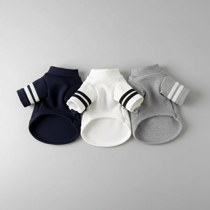 Ensemble de trois sweats chauds pour chien en bleu marine, blanc et gris avec des rayures sur les manches