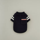 Sweat chaud pour chien en noir avec des rayures et une poche arrière pratique