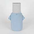 Carica l'immagine nel visualizzatore della galleria, Sweat col haut pour teckel en bleu avec un col rayé et des manches courtes
