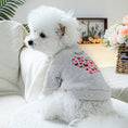 Load image into Gallery viewer, Sweat doux imprimé coeur pour petit chien Oscar et Plume XS
