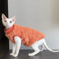 Cargar la imagen en la vista de la galería, Sweat polaire pour chat Sphinx en orange, parfait pour garder votre animal au chaud avec style
