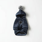 Sweat pour chien bleu marine en tissu doux avec capuche et pompon gris signé Oscar et Plume