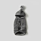 Sweat pour chien gris à capuche avec pompon en fausse fourrure confortable et chaud