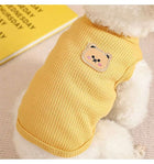 T-shirt chien Oscar et Plume en jaune avec un motif de tête d'ours en appliqué