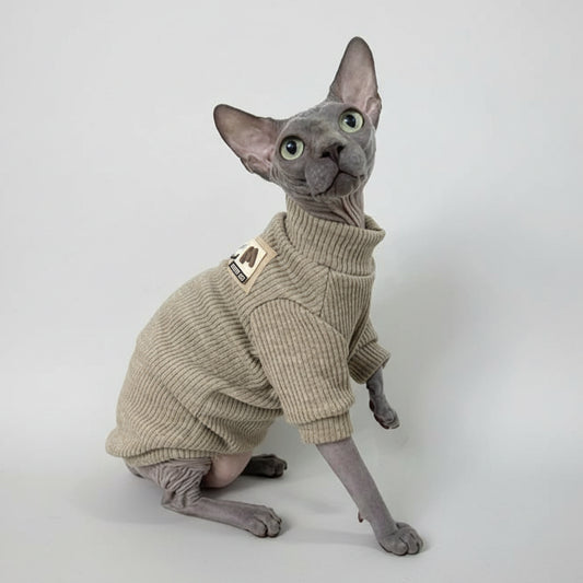 T-shirt col haut pour chat Oscar et Plume en beige, parfait pour garder votre chat au chaud et élégant.