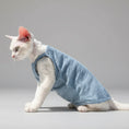 Load image into Gallery viewer, T-shirt coton pour chat en denim léger, parfait pour le confort et le style
